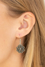 Load image into Gallery viewer, Paparazzi Necklace - Vintage Vogue - Silver