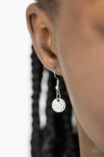 Load image into Gallery viewer, Paparazzi Necklace - The BOLD Standard - Silver