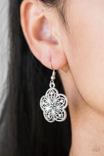 Load image into Gallery viewer, Paparazzi Necklace - Garden Groove - Silver