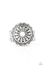 Load image into Gallery viewer, Paparazzi Ring - Daringly Daisy - White