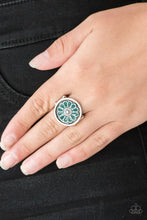 Load image into Gallery viewer, Paparazzi Ring - Garden View - Green