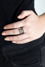 Load image into Gallery viewer, Paparazzi Ring - 5th Avenue Flash - Black