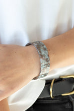 Load image into Gallery viewer, Paparazzi Bracelet - Glaze Daze - Multi