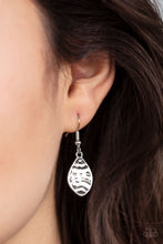 Load image into Gallery viewer, Paparazzi Necklace - Changing Leaves - Silver