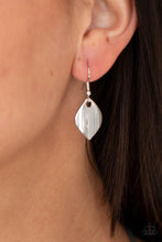 Load image into Gallery viewer, Paparazzi Necklace - Face The ARTIFACTS - Silver