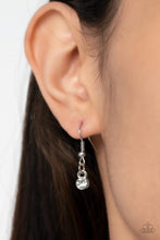 Load image into Gallery viewer, Paparazzi Necklace - Dauntless Demure - Purple