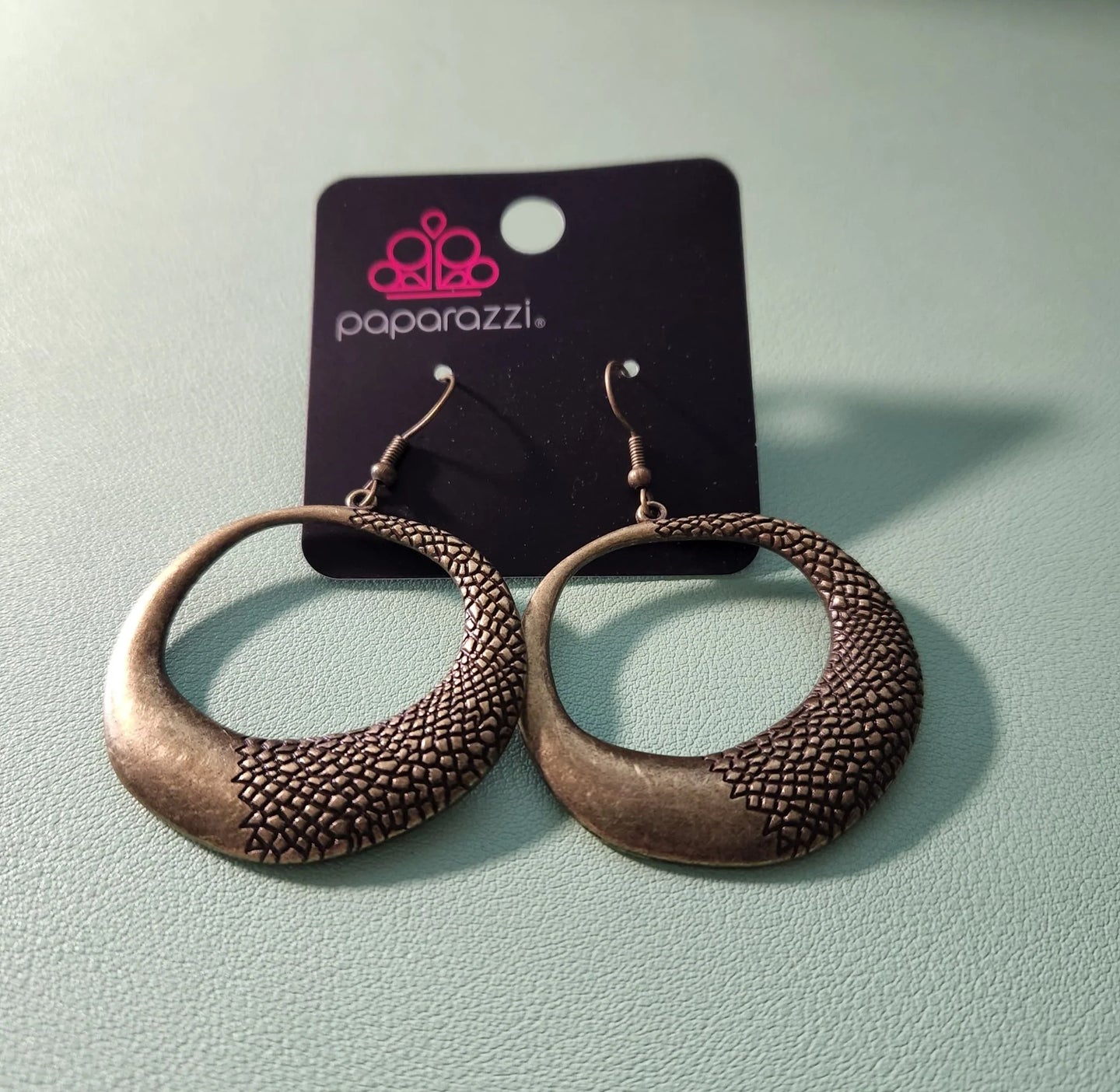 Paparazzi Earring - Downtown Jungle - Brass