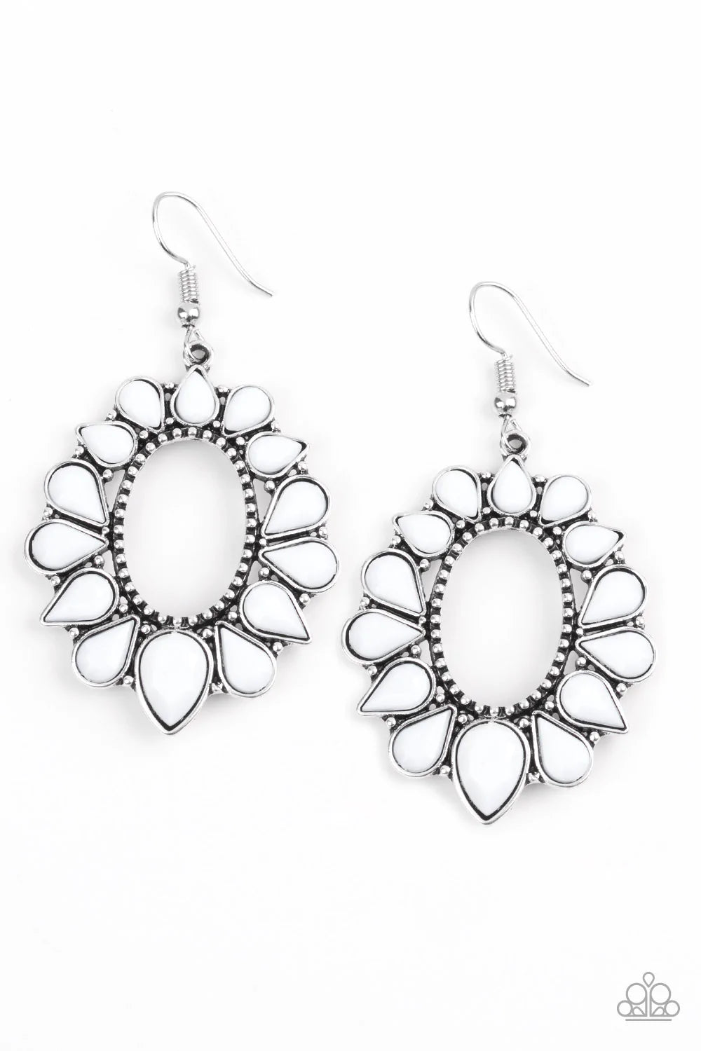 Paparazzi Earring - Fashionista Flavor - White
