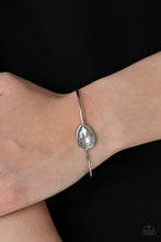 Load image into Gallery viewer, Paparazzi Bracelet - Make A Spectacle - Silver
