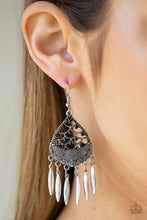 Load image into Gallery viewer, Paparazzi Earring - Wolf Den - Black
