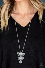Load image into Gallery viewer, Paparazzi Necklace - Serene Sheen - White
