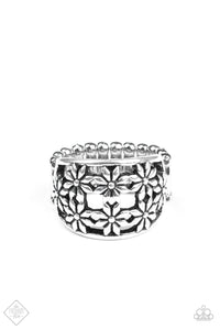 Paparazzi Ring - Crazy About Daisies - Silver