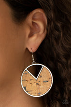 Load image into Gallery viewer, Paparazzi Earring - Nod to Nature - Black
