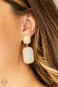Paparazzi Earring - Meet Me At The Plaza - Gold