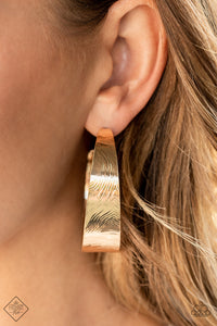Paparazzi Earring - Curve Crushin - Gold